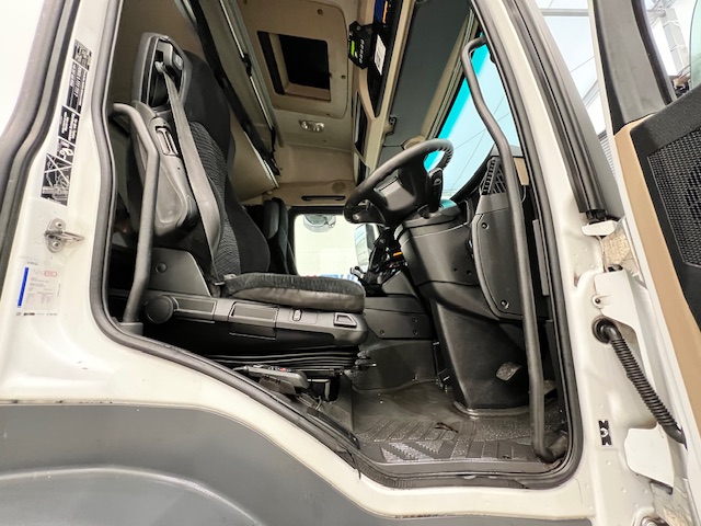 Mercedes Actros 1824 4×2 Sleeper Cab Fridge Box