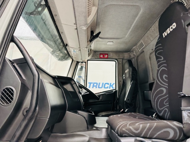 Iveco Stralis 310 AT 6×2 Box Van
