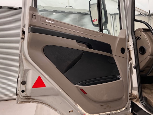 DAF CF85 410 8×4 Day Cab Hookloader Manual