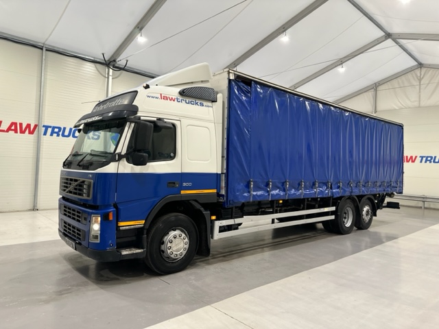 Volvo FM 300 6×2 Sleeper Cab Curtainsider
