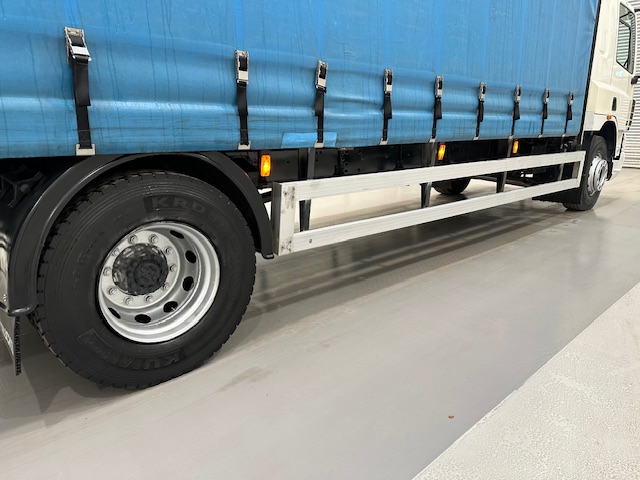 DAF CF65 220 Sleeper Cab Curtainsider Manual