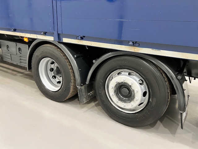 Scania P280 6×2 Rear Lift Dropside Brick Grab