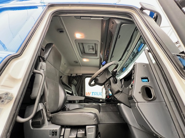 Scania P250 4×2 Sleeper Cab Fridge Box