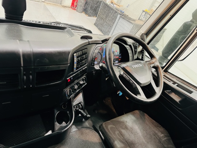 Iveco Stralis 310 AT 6×2 Box Van