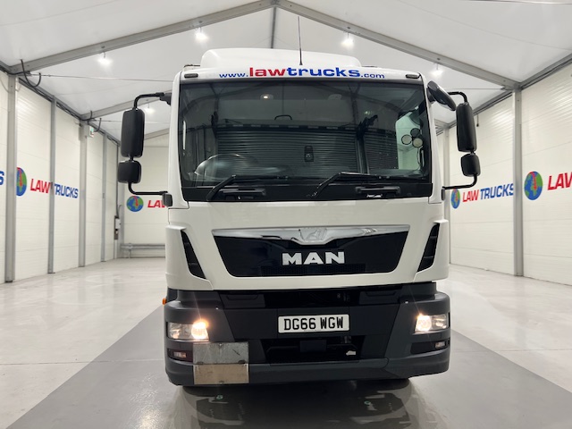 MAN TGM 18.250 4×2 Sleeper Cab Curtainsider