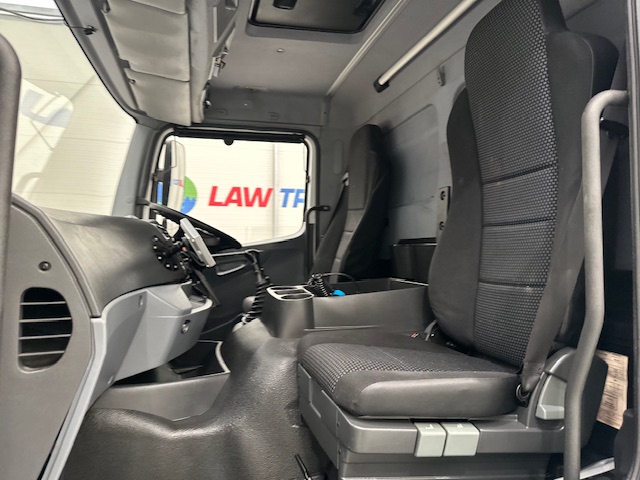 Mercedes Axor 1824 Day Cab Box Van