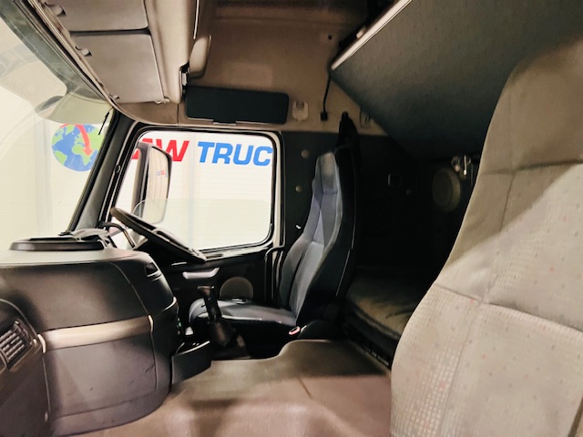 Volvo FM9 260 10 Tyre Sleeper Cab Curtainsider