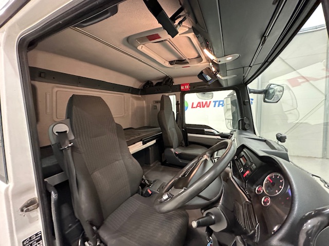 MAN TGS 26.320 6×2 Sleeper Cab Fridge Box