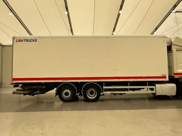 DAF CF 370 6×2 Sleeper Cab Fridge Box