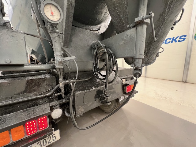 Hino 700 3241 8×4 Cement Mixer