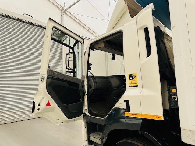 DAF CF 290 6×2 Rear Steer Fridge Box
