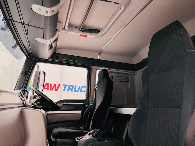 MAN TGM 18.250 Sleeper Cab Curtainsider