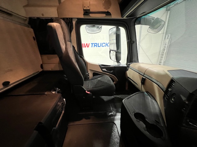 Mercedes Actros 2545 6×2 Midlift Tractor Unit