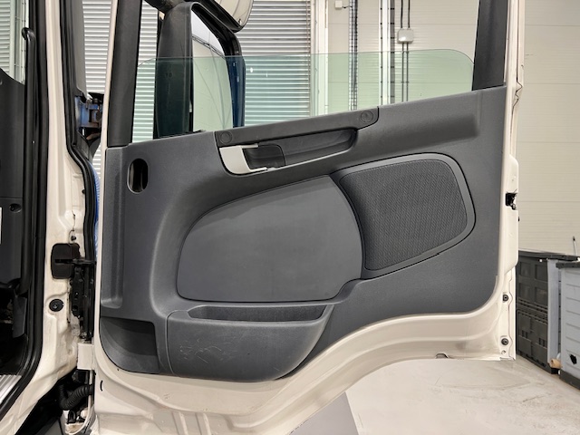 Scania P250 4×2 Sleeper Cab Fridge Box