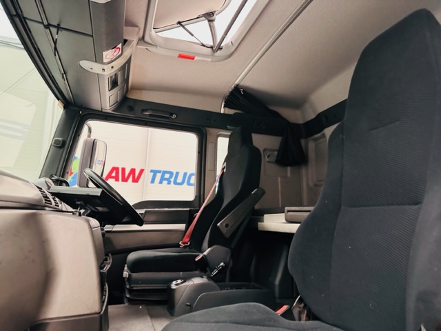 MAN TGM 18.250 Sleeper Cab Curtainsider