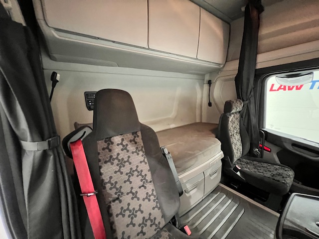 Scania R450 6×2 Midlift Highline Tractor Unit