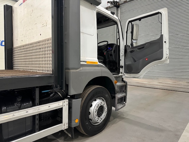 Mercedes Axor 1824 Sleeper Cab Flatbed