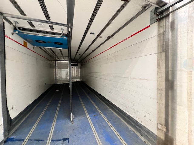 Mercedes Actros 2532 6×2 Rear Lift Day Cab Fridge Box