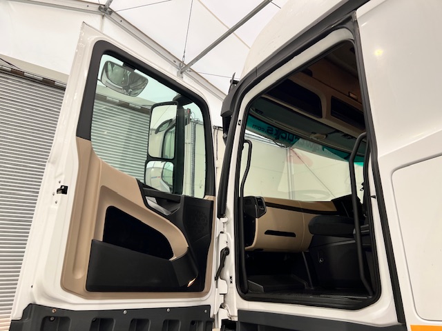Mercedes Actros 2545 6×2 Midlift Tractor Unit