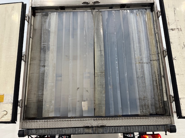 Mercedes Antos 1827 Day Cab Fridge Box