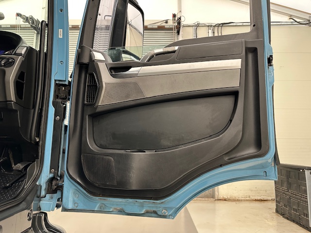 MAN TGS 26.360 6×2 Sleeper Cab Insulated Box Van