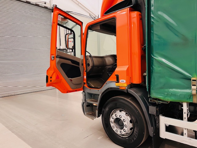 DAF CF75 310 6×2 Rear Lift Day Cab Curtainsider