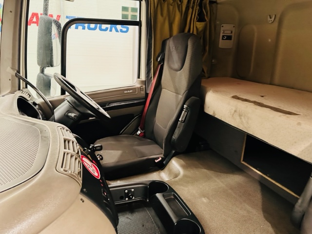 DAF CF75 310 6×2 Rear Lift Sleeper Cab Curtainsider