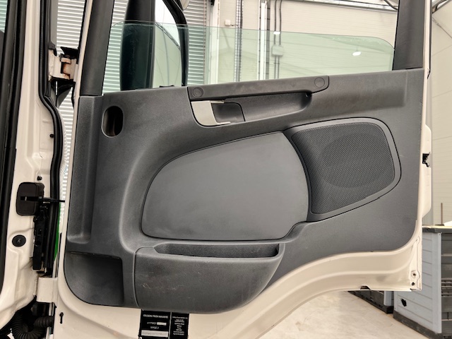 Scania P320 6×2 10 Tyre Sleeper Cab Dropside