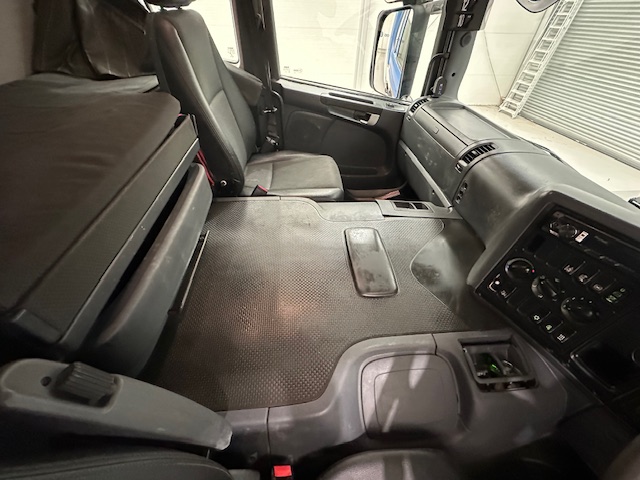 Scania P250 4×2 Sleeper Cab Fridge Box