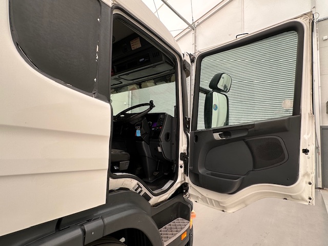 Scania P230 4×2 Sleeper Cab Curtainsider Manual