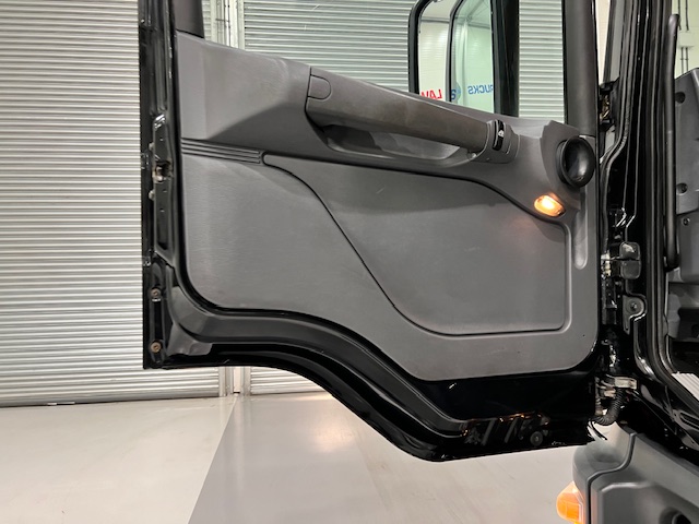 Scania P94 300 6×2 10 Tyre Rear Lift Flatbed