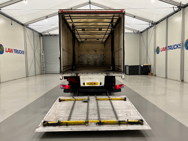 MAN TGM 18.250 4×2 Sleeper Cab Curtainsider