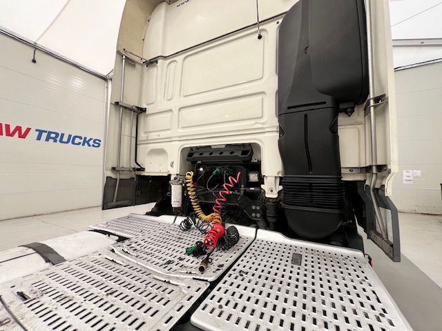 DAF XF 460 4×2 Super Space Cab Tractor Unit