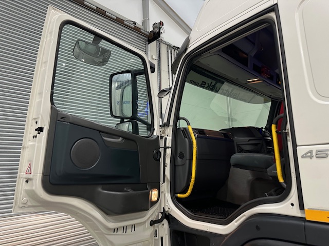 Volvo FM 450 Dropside Brick Grab Drawbar