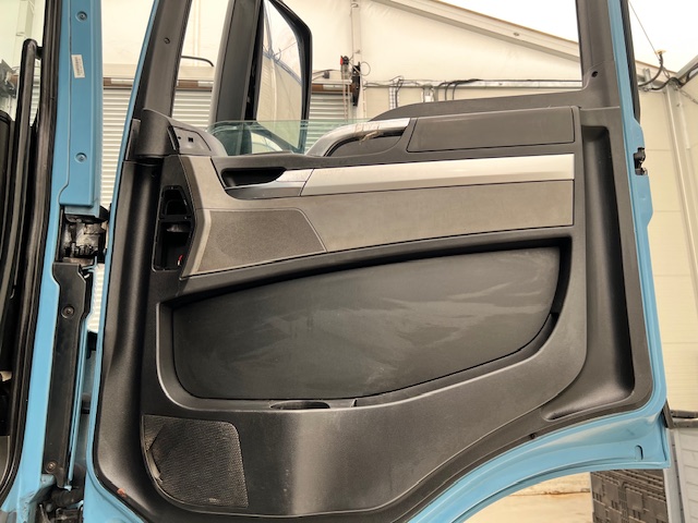 MAN TGS 26.320 6×2 Sleeper Cab Insulated Box Van