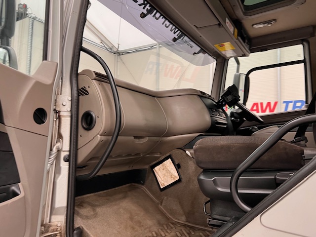 DAF CF85 410 8×4 Day Cab Hookloader Manual