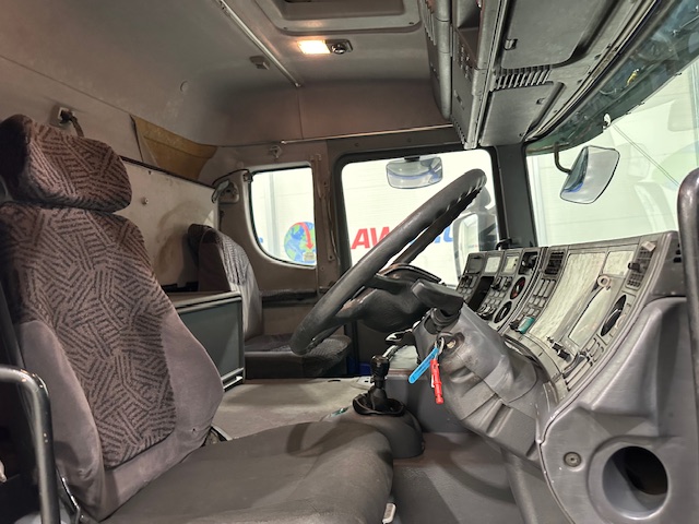 Scania 114 340 6×2 Rear Lift Sleeper Cab Curtainsider
