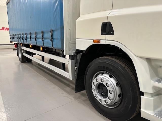 DAF CF65 220 Sleeper Cab Curtainsider Manual