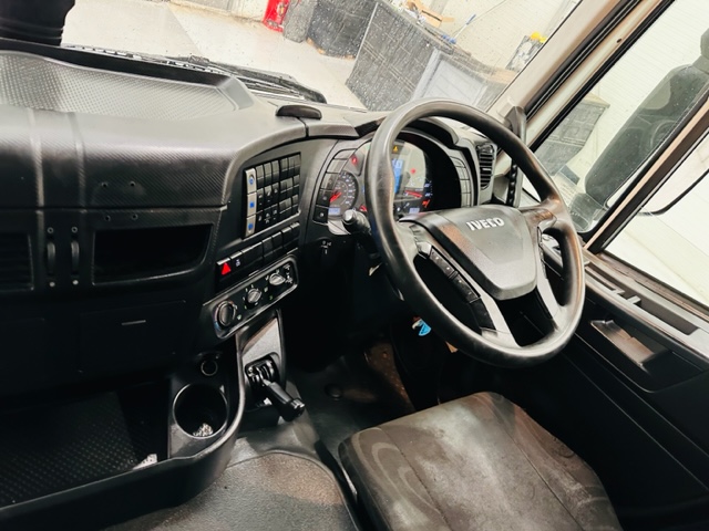 Iveco Stralis 310 AT 6×2 Box Van