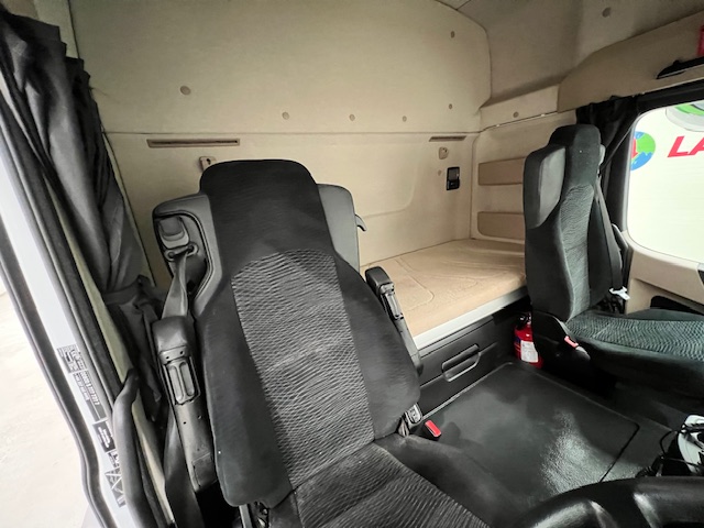 Mercedes Actros 2536 6×2 Sleeper Cab Curtainsider