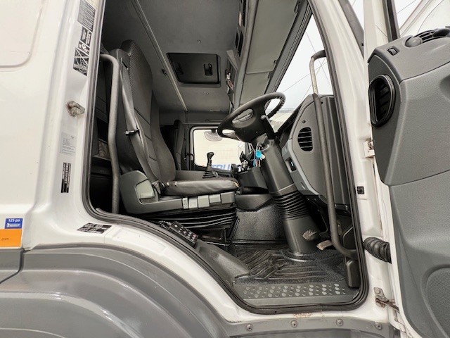 Mercedes Axor 2529 6×2 Rear Lift Sleeper Cab Fridge Box