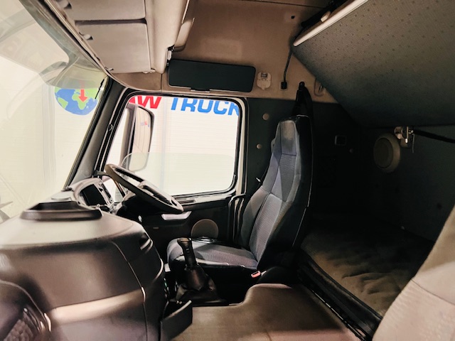 Volvo FM9 260 10 Tyre Sleeper Cab Curtainsider