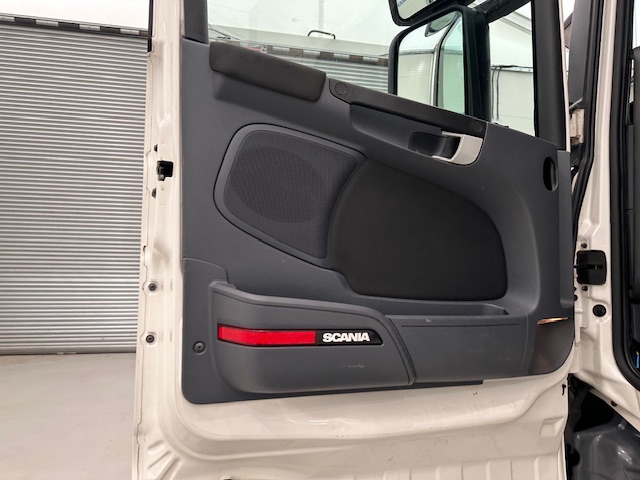 Scania R450 6×2 Rear Lift Highline Tractor Unit PTO