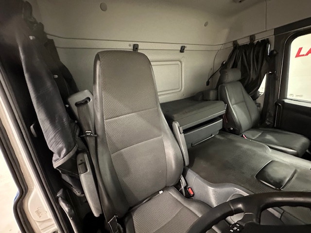 Scania P250 4×2 Sleeper Cab Fridge Box