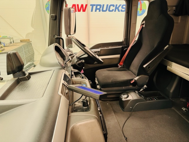 MAN TGM 18.250 Sleeper Cab Curtainsider