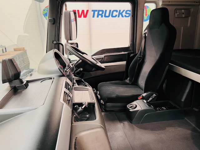 MAN TGM 18.250 Sleeper Cab Curtainsider