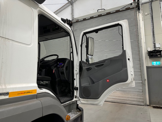Mercedes Axor 1824 Sleeper Cab Flatbed