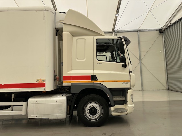 DAF CF 370 6×2 Sleeper Cab Fridge Box