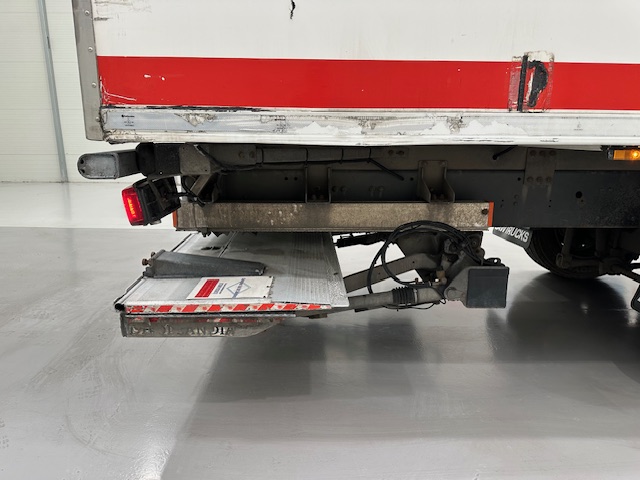 DAF CF 370 6×2 Sleeper Cab Fridge Box