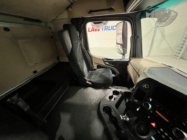 Mercedes Actros 1824 4×2 Sleeper Cab Fridge Box